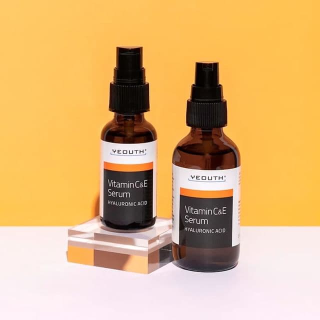 YEOUTH - Vitamina C y sérum E Day con ácido hialurónico