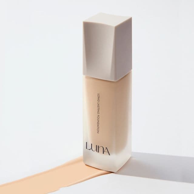 LUNA - Long Lasting Foundation - 5 Colors