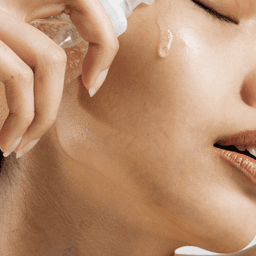 Exfoliación 101: cómo exfoliar una piel con acné y sensible